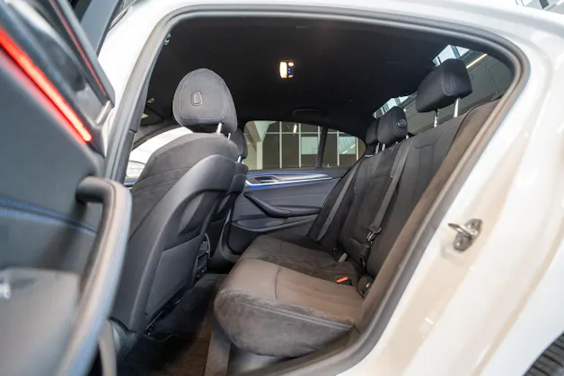 BMW 530i xDrive SAG M-Sport / Rückfahrkamera / El.Sitze / Ambientebeleuchtung