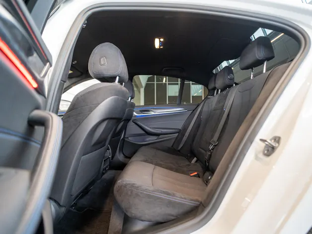 BMW 530i xDrive SAG M-Sport / Rückfahrkamera / El.Sitze / Ambientebeleuchtung