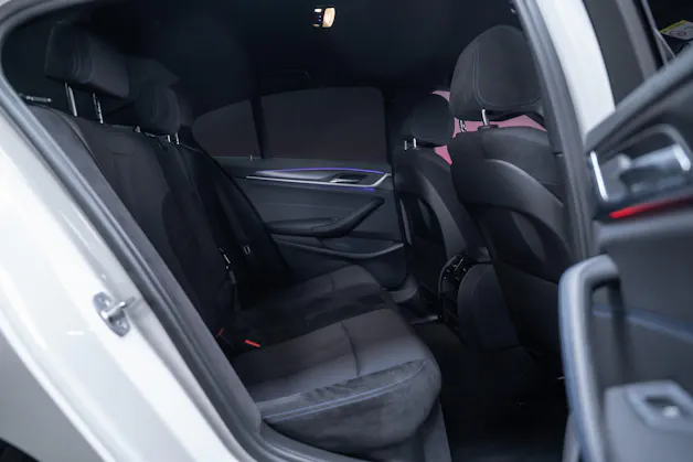 BMW 530i xDrive SAG M-Sport / Alcantara Sitze / Rückfahrkamera / El.Sitze / Ambientebeleuchtung