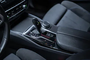 BMW 530i xDrive SAG M-Sport / Alcantara Sitze / Rückfahrkamera / El.Sitze / Ambientebeleuchtung