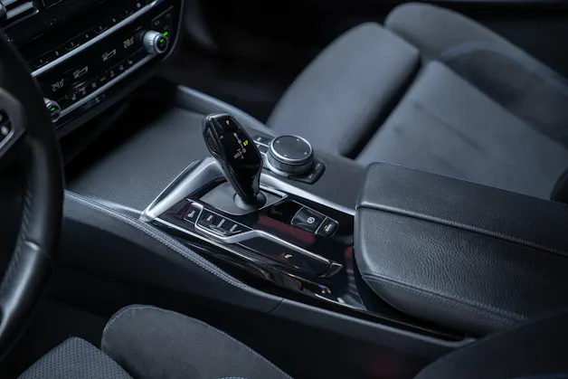 BMW 530i xDrive SAG M-Sport / Alcantara Sitze / Rückfahrkamera / El.Sitze / Ambientebeleuchtung