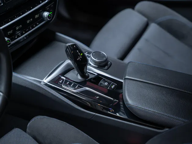 BMW 530i xDrive SAG M-Sport / Alcantara Sitze / Rückfahrkamera / El.Sitze / Ambientebeleuchtung