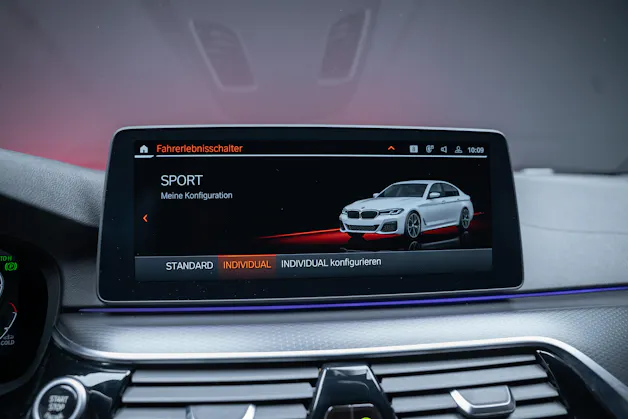 BMW 530i xDrive SAG M-Sport / Alcantara Sitze / Rückfahrkamera / El.Sitze / Ambientebeleuchtung