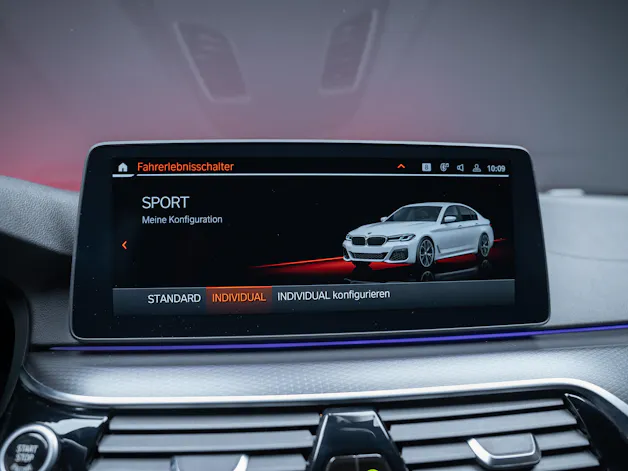 BMW 530i xDrive SAG M-Sport / Alcantara Sitze / Rückfahrkamera / El.Sitze / Ambientebeleuchtung
