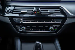 BMW 530i xDrive SAG M-Sport / Alcantara Sitze / Rückfahrkamera / El.Sitze / Ambientebeleuchtung