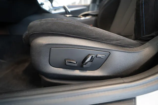 BMW 530i xDrive SAG M-Sport / Rückfahrkamera / El.Sitze / Ambientebeleuchtung