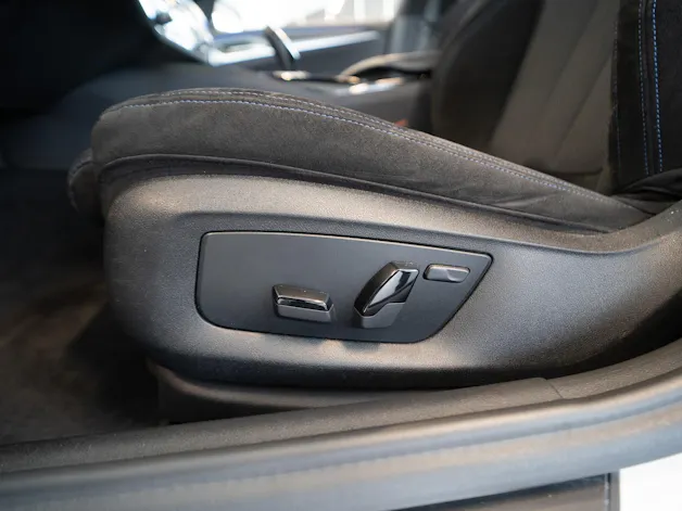 BMW 530i xDrive SAG M-Sport / Rückfahrkamera / El.Sitze / Ambientebeleuchtung
