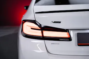 BMW 530i xDrive SAG M-Sport / Alcantara Sitze / Rückfahrkamera / El.Sitze / Ambientebeleuchtung