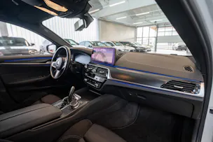 BMW 530i xDrive SAG M-Sport / Rückfahrkamera / El.Sitze / Ambientebeleuchtung