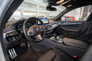 BMW 530i xDrive SAG M-Sport / Rückfahrkamera / El.Sitze / Ambientebeleuchtung