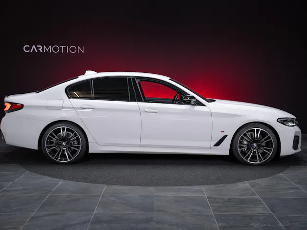 BMW 530i xDrive SAG M-Sport / Alcantara Sitze / Rückfahrkamera / El.Sitze / Ambientebeleuchtung