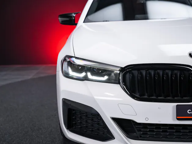 BMW 530i xDrive SAG M-Sport / Alcantara Sitze / Rückfahrkamera / El.Sitze / Ambientebeleuchtung