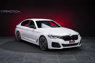 BMW 530i xDrive SAG M-Sport / Alcantara Sitze / Rückfahrkamera / El.Sitze / Ambientebeleuchtung