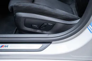 BMW 530i xDrive SAG M-Sport / Alcantara Sitze / Rückfahrkamera / El.Sitze / Ambientebeleuchtung
