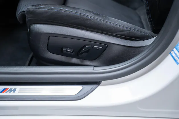 BMW 530i xDrive SAG M-Sport / Alcantara Sitze / Rückfahrkamera / El.Sitze / Ambientebeleuchtung