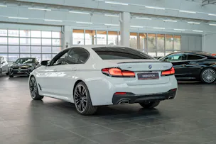 BMW 530i xDrive SAG M-Sport / Rückfahrkamera / El.Sitze / Ambientebeleuchtung