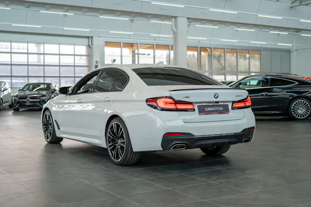BMW 530i xDrive SAG M-Sport / Rückfahrkamera / El.Sitze / Ambientebeleuchtung