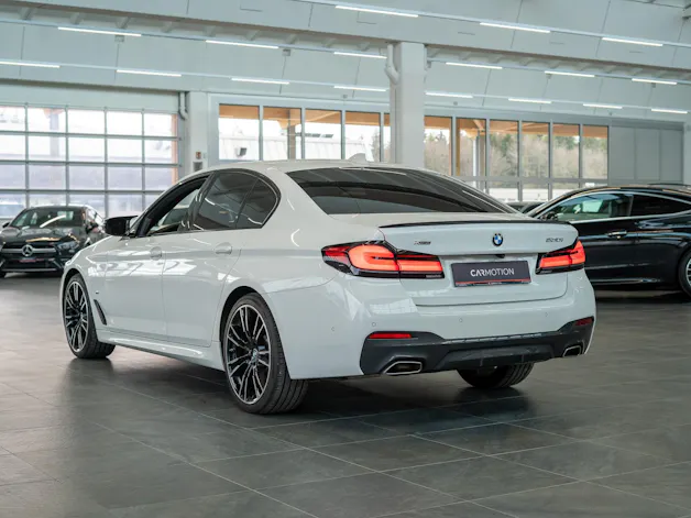 BMW 530i xDrive SAG M-Sport / Rückfahrkamera / El.Sitze / Ambientebeleuchtung