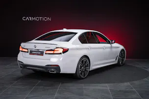 BMW 530i xDrive SAG M-Sport / Alcantara Sitze / Rückfahrkamera / El.Sitze / Ambientebeleuchtung