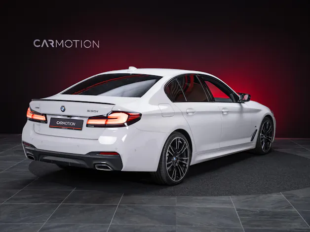 BMW 530i xDrive SAG M-Sport / Alcantara Sitze / Rückfahrkamera / El.Sitze / Ambientebeleuchtung