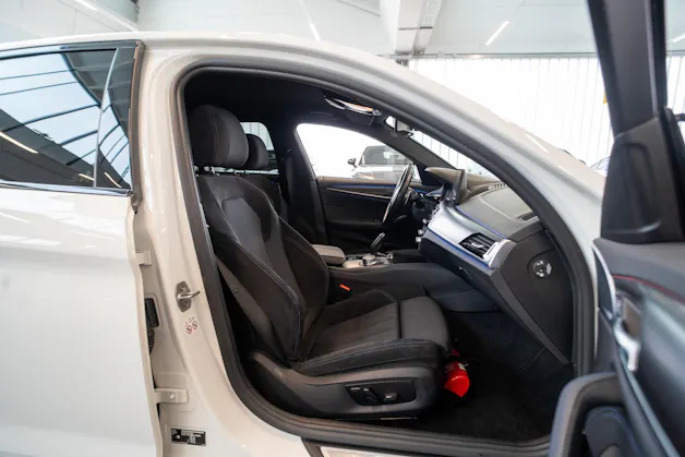 BMW 530i xDrive SAG M-Sport / Rückfahrkamera / El.Sitze / Ambientebeleuchtung