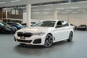 BMW 530i xDrive SAG M-Sport / Rückfahrkamera / El.Sitze / Ambientebeleuchtung