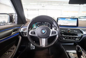 BMW 530i xDrive SAG M-Sport / Rückfahrkamera / El.Sitze / Ambientebeleuchtung