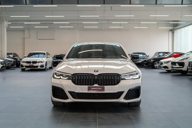 BMW 530i xDrive SAG M-Sport / Rückfahrkamera / El.Sitze / Ambientebeleuchtung