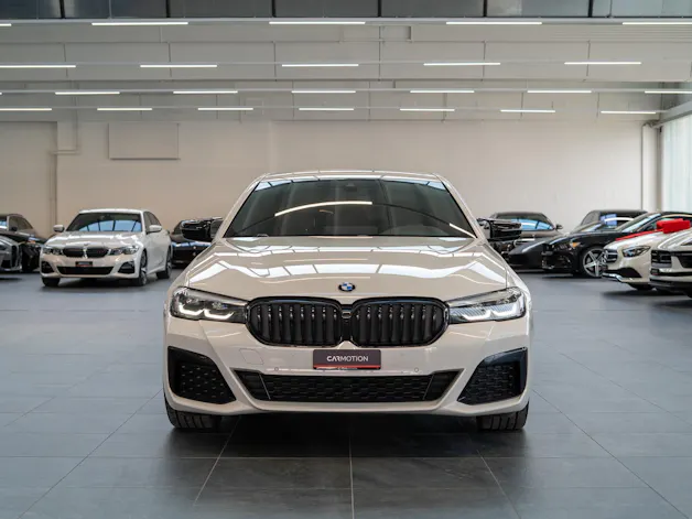 BMW 530i xDrive SAG M-Sport / Rückfahrkamera / El.Sitze / Ambientebeleuchtung