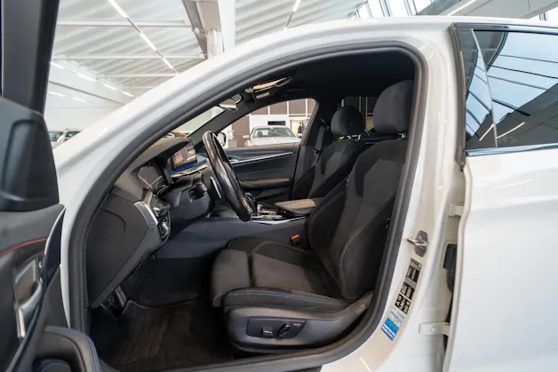 BMW 530i xDrive SAG M-Sport / Rückfahrkamera / El.Sitze / Ambientebeleuchtung