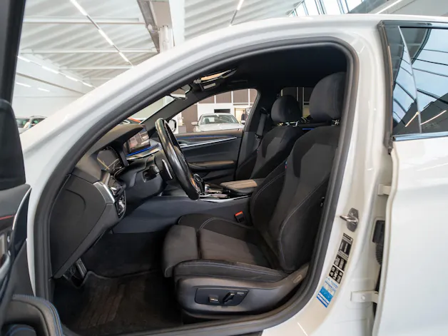BMW 530i xDrive SAG M-Sport / Rückfahrkamera / El.Sitze / Ambientebeleuchtung