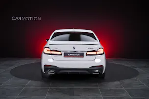 BMW 530i xDrive SAG M-Sport / Alcantara Sitze / Rückfahrkamera / El.Sitze / Ambientebeleuchtung
