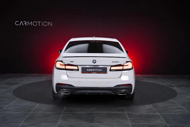 BMW 530i xDrive SAG M-Sport / Alcantara Sitze / Rückfahrkamera / El.Sitze / Ambientebeleuchtung