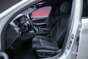 BMW 530i xDrive SAG M-Sport / Alcantara Sitze / Rückfahrkamera / El.Sitze / Ambientebeleuchtung
