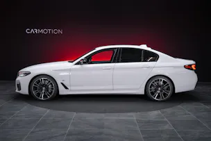 BMW 530i xDrive SAG M-Sport / Alcantara Sitze / Rückfahrkamera / El.Sitze / Ambientebeleuchtung