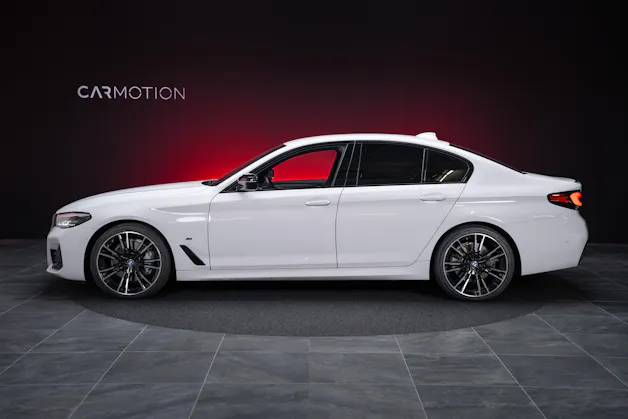 BMW 530i xDrive SAG M-Sport / Alcantara Sitze / Rückfahrkamera / El.Sitze / Ambientebeleuchtung