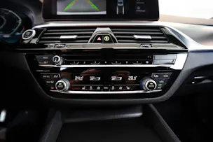 BMW 530i xDrive SAG M-Sport / Rückfahrkamera / El.Sitze / Ambientebeleuchtung