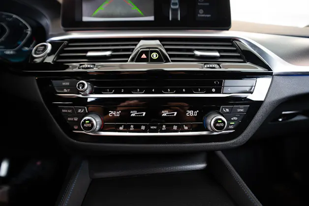 BMW 530i xDrive SAG M-Sport / Rückfahrkamera / El.Sitze / Ambientebeleuchtung