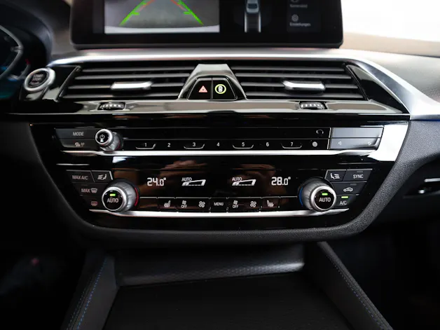 BMW 530i xDrive SAG M-Sport / Rückfahrkamera / El.Sitze / Ambientebeleuchtung