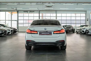 BMW 530i xDrive SAG M-Sport / Rückfahrkamera / El.Sitze / Ambientebeleuchtung