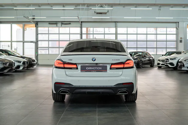 BMW 530i xDrive SAG M-Sport / Rückfahrkamera / El.Sitze / Ambientebeleuchtung