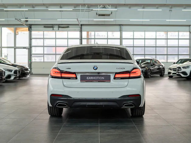 BMW 530i xDrive SAG M-Sport / Rückfahrkamera / El.Sitze / Ambientebeleuchtung