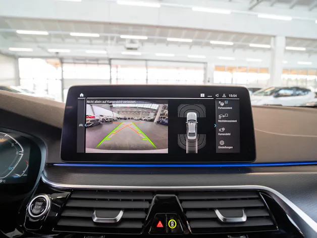 BMW 530i xDrive SAG M-Sport / Rückfahrkamera / El.Sitze / Ambientebeleuchtung