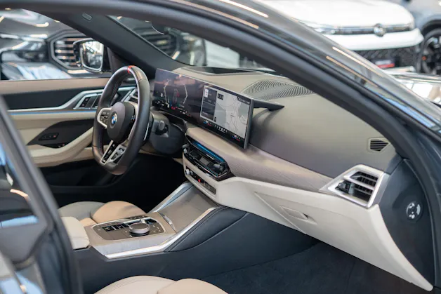BMW M440i xDrive Gran Coupé / LCI / Panorama-Schiebedach / Head-Up Display