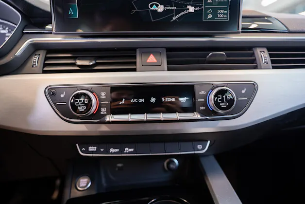 AUDI A5 Sportback 2.0 45 TFSI S Line quattro S-Tronic S-Line / 3-Zonen Klima-Automatik / Navi