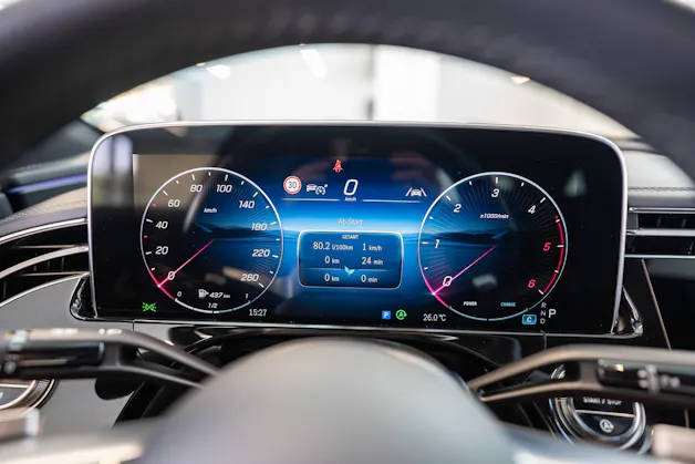 MERCEDES-BENZ E 220 d AMG Line / MBUX Superscreen / 360°Kamera / Ambientebeleuchtung