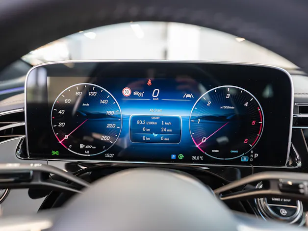 MERCEDES-BENZ E 220 d AMG Line / MBUX Superscreen / 360°Kamera / Ambientebeleuchtung