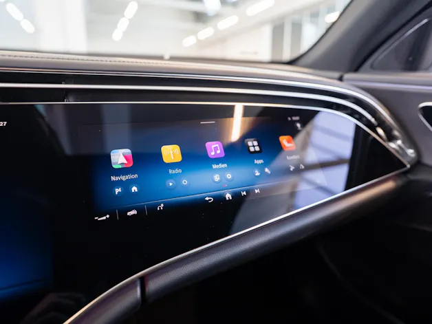 MERCEDES-BENZ E 220 d AMG Line / MBUX Superscreen / 360°Kamera / Ambientebeleuchtung