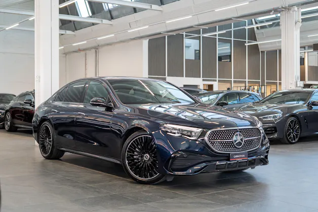 MERCEDES-BENZ E 220 d AMG Line / MBUX Superscreen / 360°Kamera / Ambientebeleuchtung