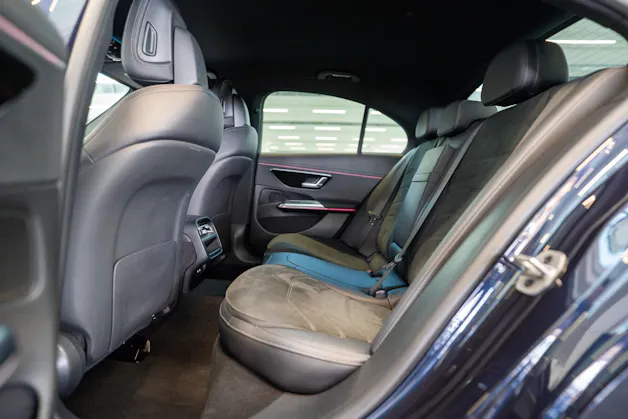 MERCEDES-BENZ E 220 d AMG Line / MBUX Superscreen / 360°Kamera / Ambientebeleuchtung